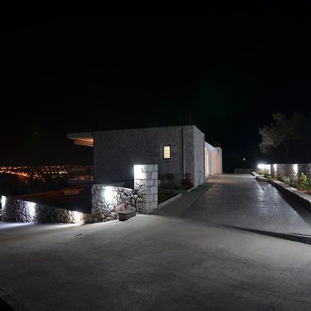 Verga'S Apartments Каламата Экстерьер фото