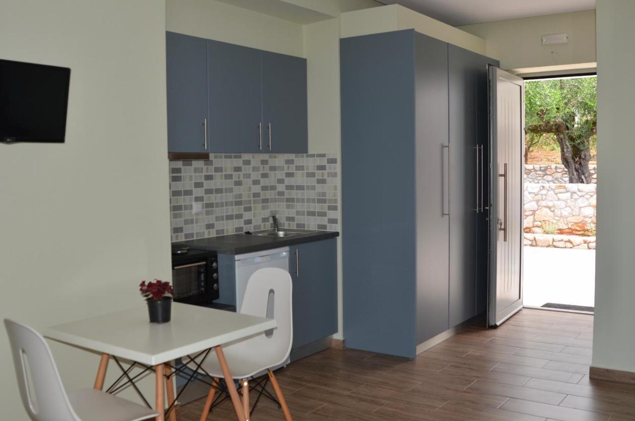 Verga'S Apartments Каламата Экстерьер фото