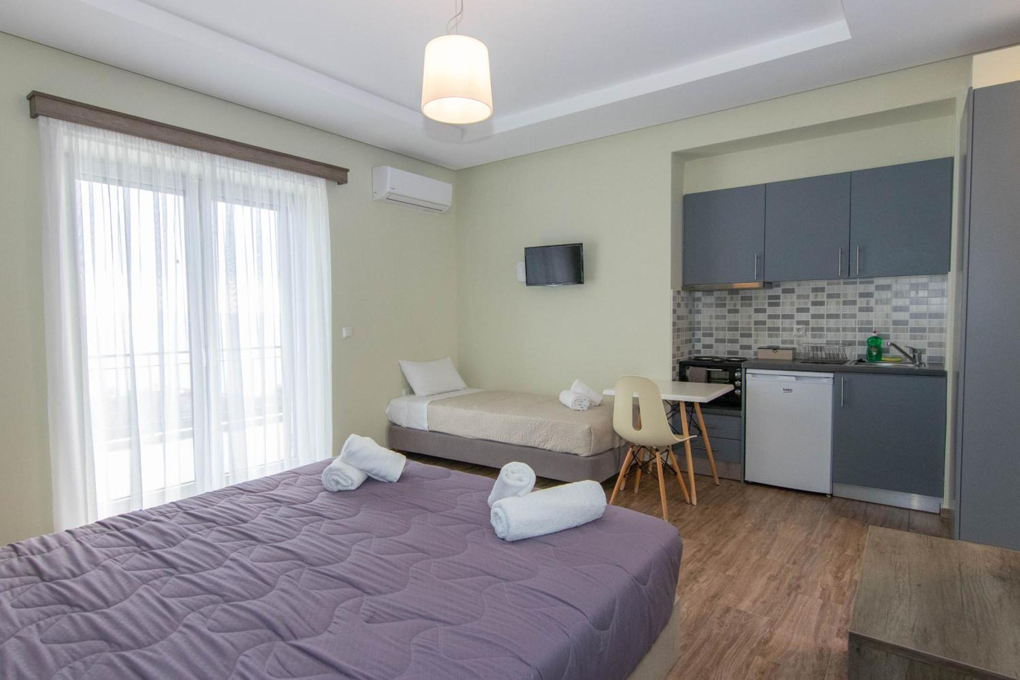 Verga'S Apartments Каламата Экстерьер фото