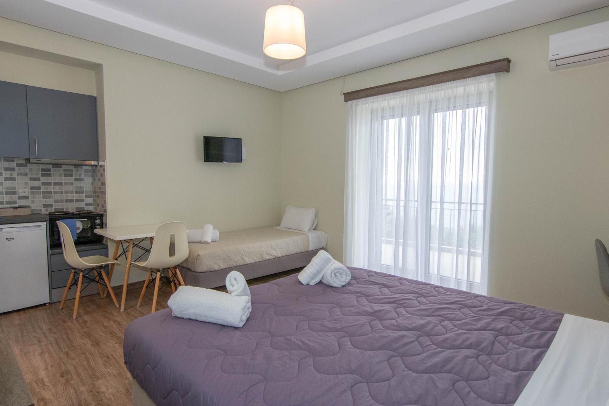 Verga'S Apartments Каламата Экстерьер фото