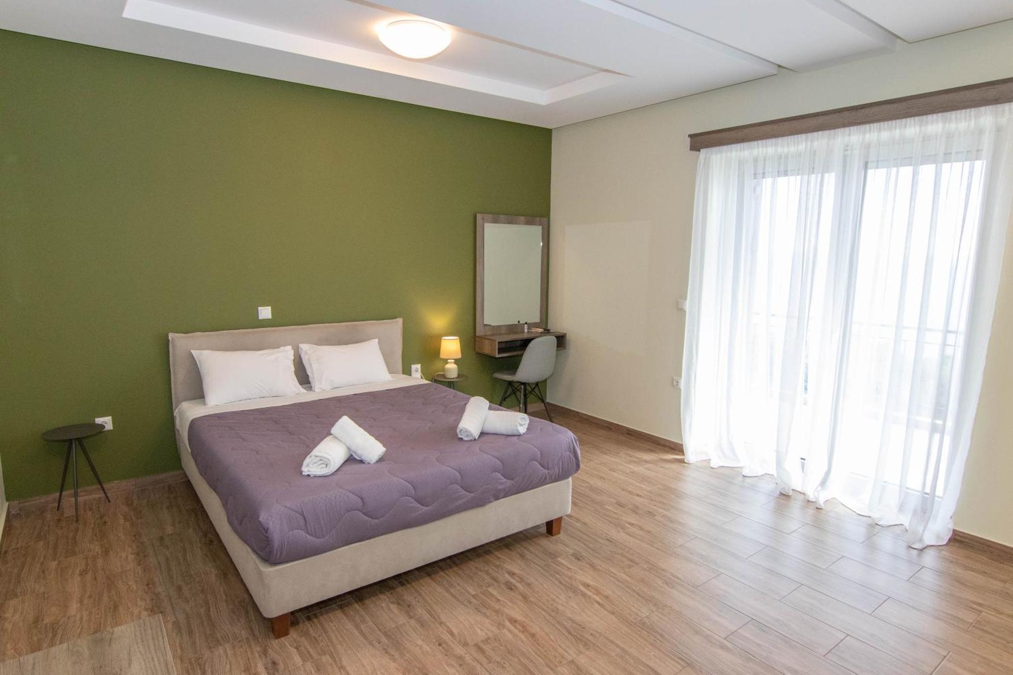 Verga'S Apartments Каламата Экстерьер фото