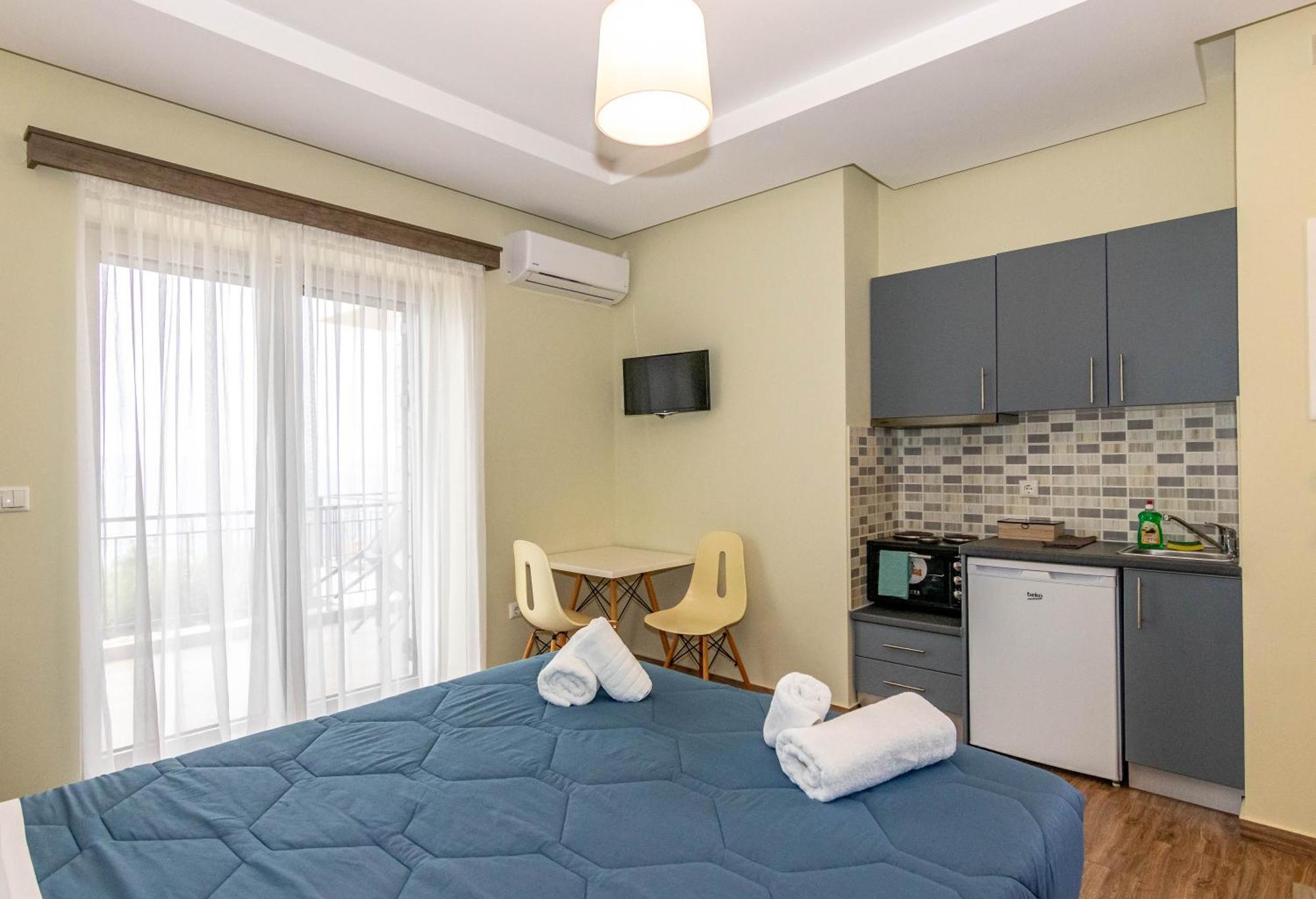 Verga'S Apartments Каламата Экстерьер фото